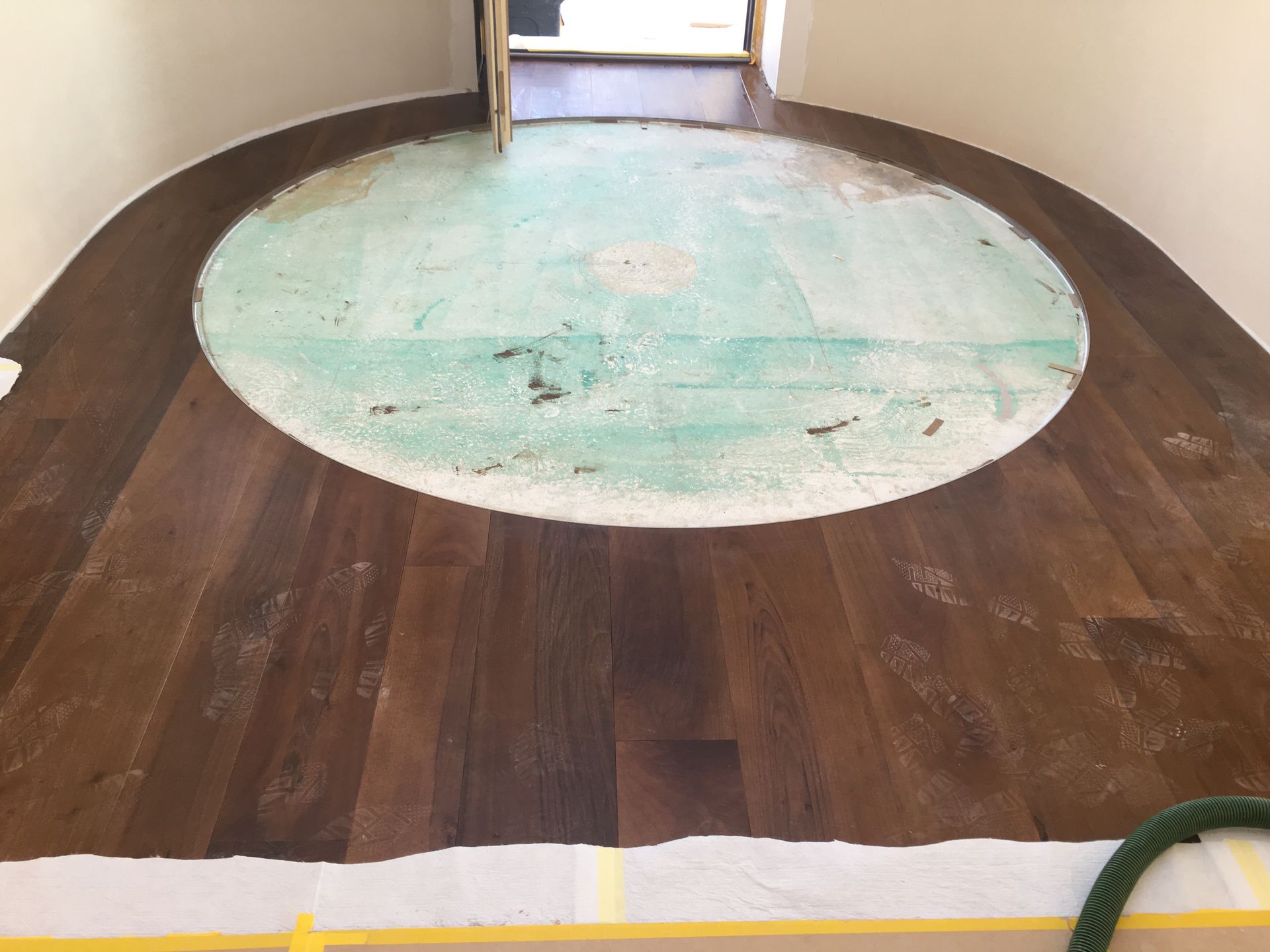 PRDG - Genève - ponçage - pose - terrasse - ARTI'PRO- parquet - revêtement de sol - escalier - nez de marche - massif - rénovation - carrelage - moquette - neuf - PVC - vente - teinte