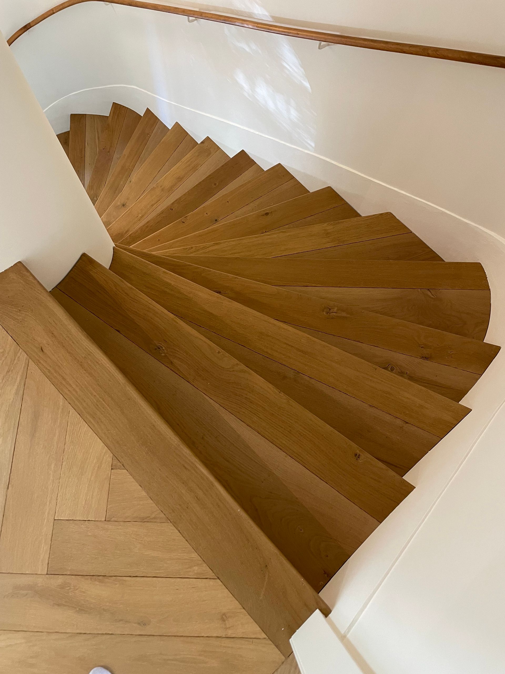 PRDG - Genève - ponçage - pose - terrasse - ARTI'PRO- parquet - revêtement de sol - escalier - nez de marche - massif - rénovation - carrelage - moquette - neuf - PVC - vente - teinte