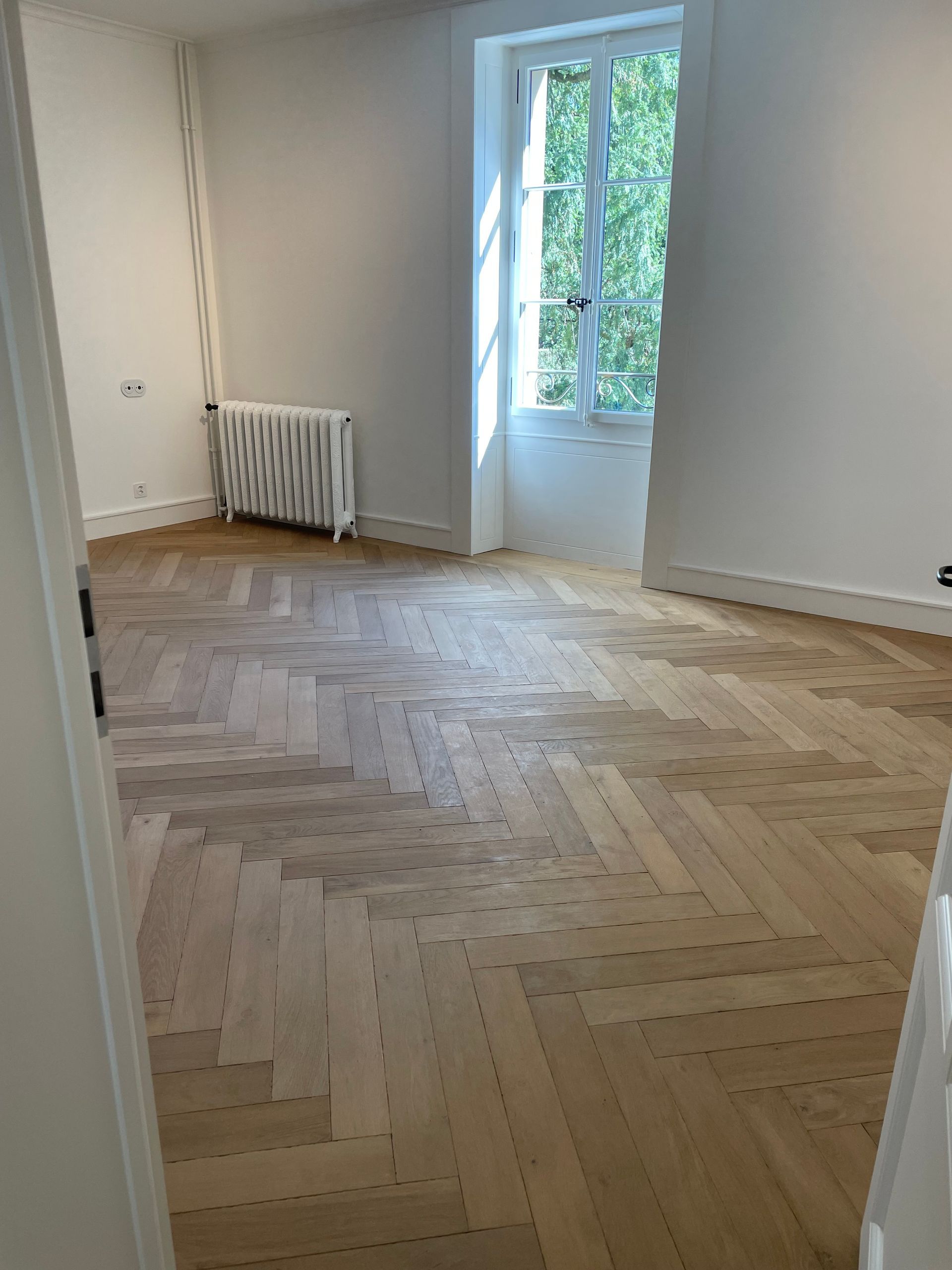 PRDG - Genève - ponçage - pose - terrasse - ARTI'PRO- parquet - revêtement de sol - escalier - nez de marche - massif - rénovation - carrelage - moquette - neuf - PVC - vente - teinte