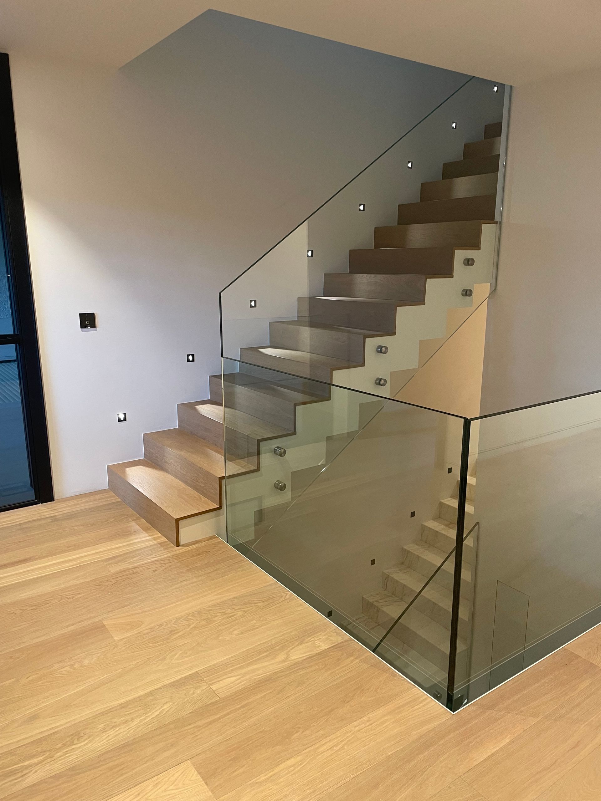 PRDG - Genève - ponçage - pose - terrasse - ARTI'PRO- parquet - revêtement de sol - escalier - nez de marche - massif - rénovation - carrelage - moquette - neuf - PVC - vente - teinte