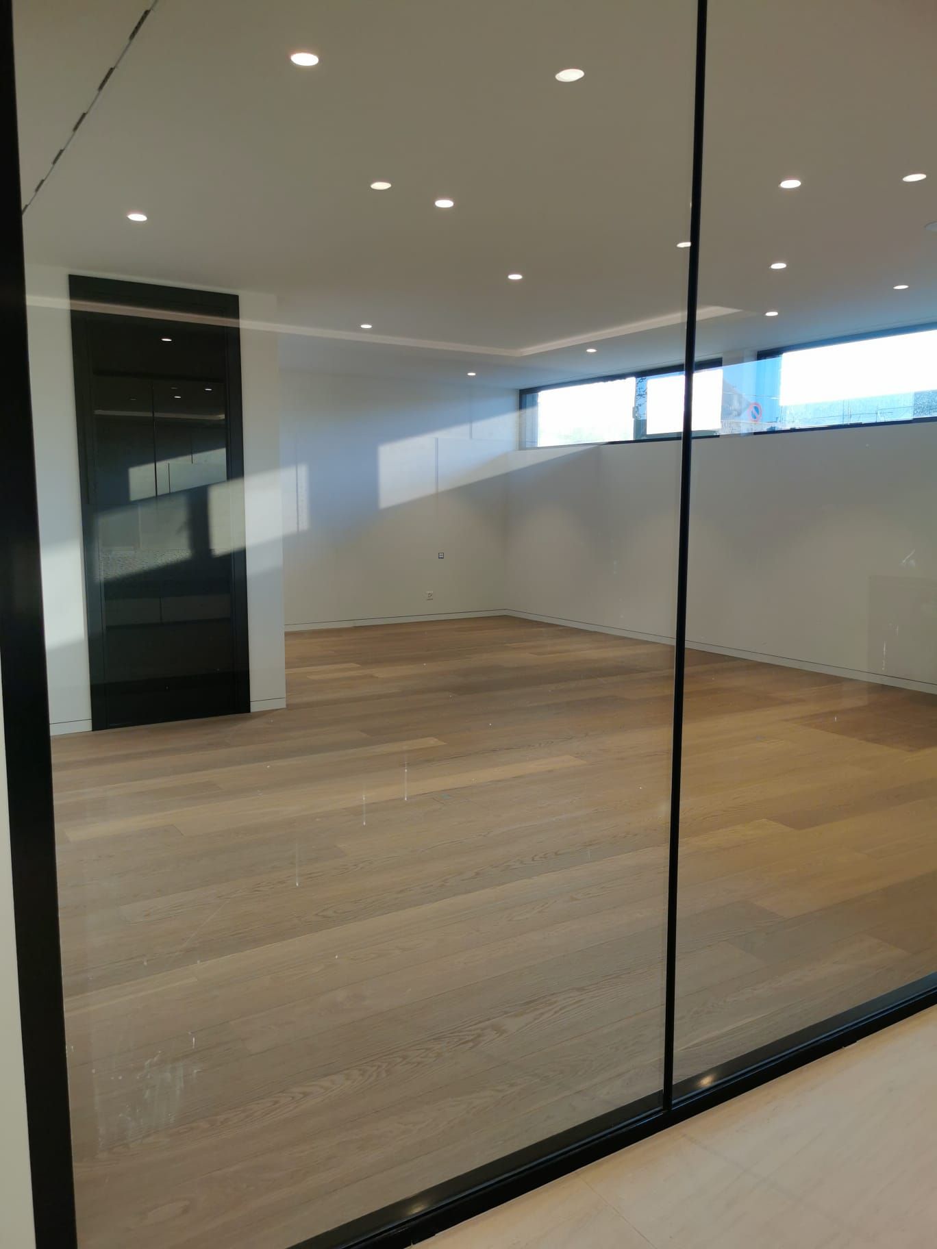 PRDG - Genève - ponçage - pose - terrasse - ARTI'PRO- parquet - revêtement de sol - escalier - nez de marche - massif - rénovation - carrelage - moquette - neuf - PVC - vente - teinte