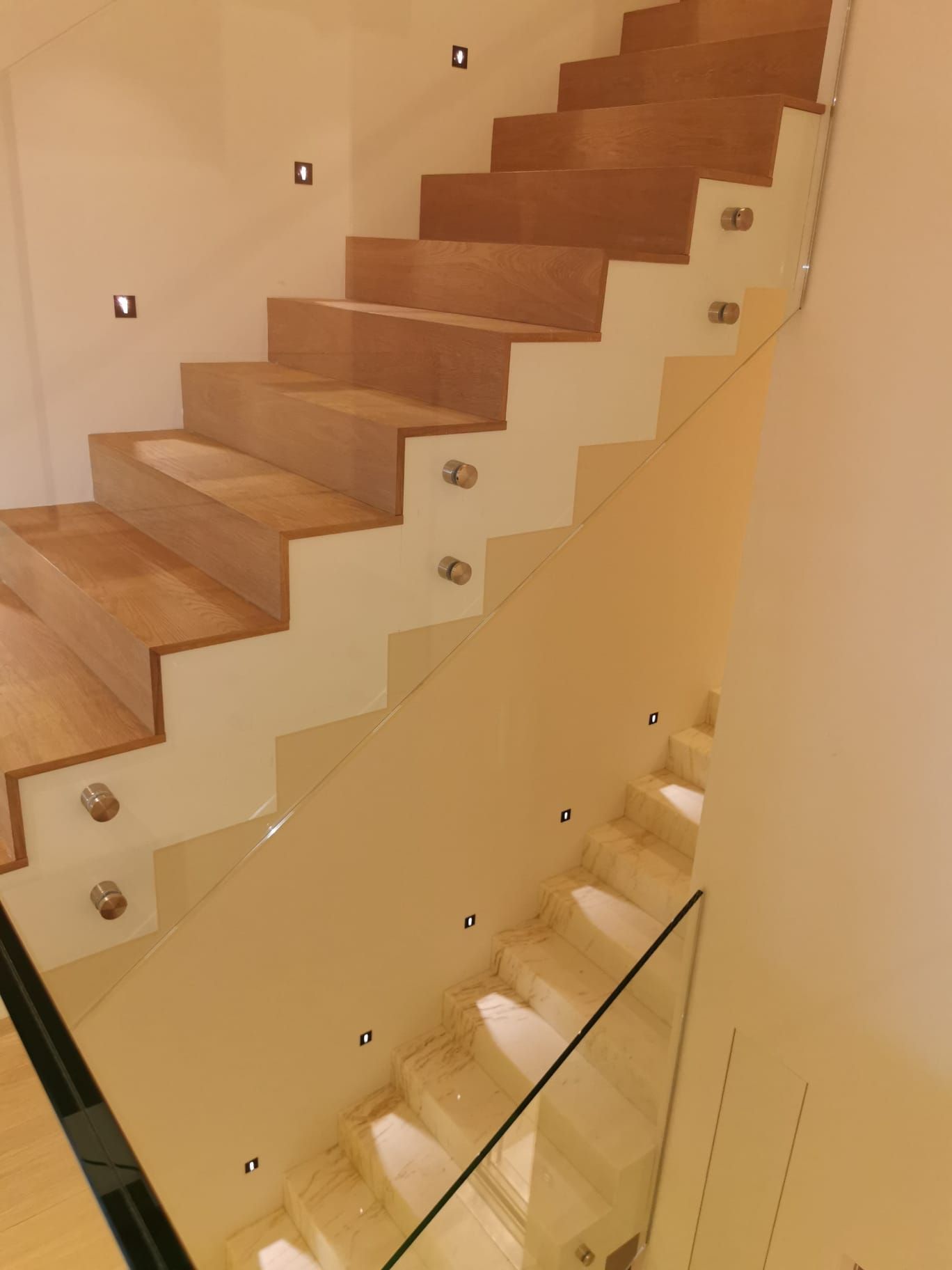 PRDG - Genève - ponçage - pose - terrasse - ARTI'PRO- parquet - revêtement de sol - escalier - nez de marche - massif - rénovation - carrelage - moquette - neuf - PVC - vente - teinte