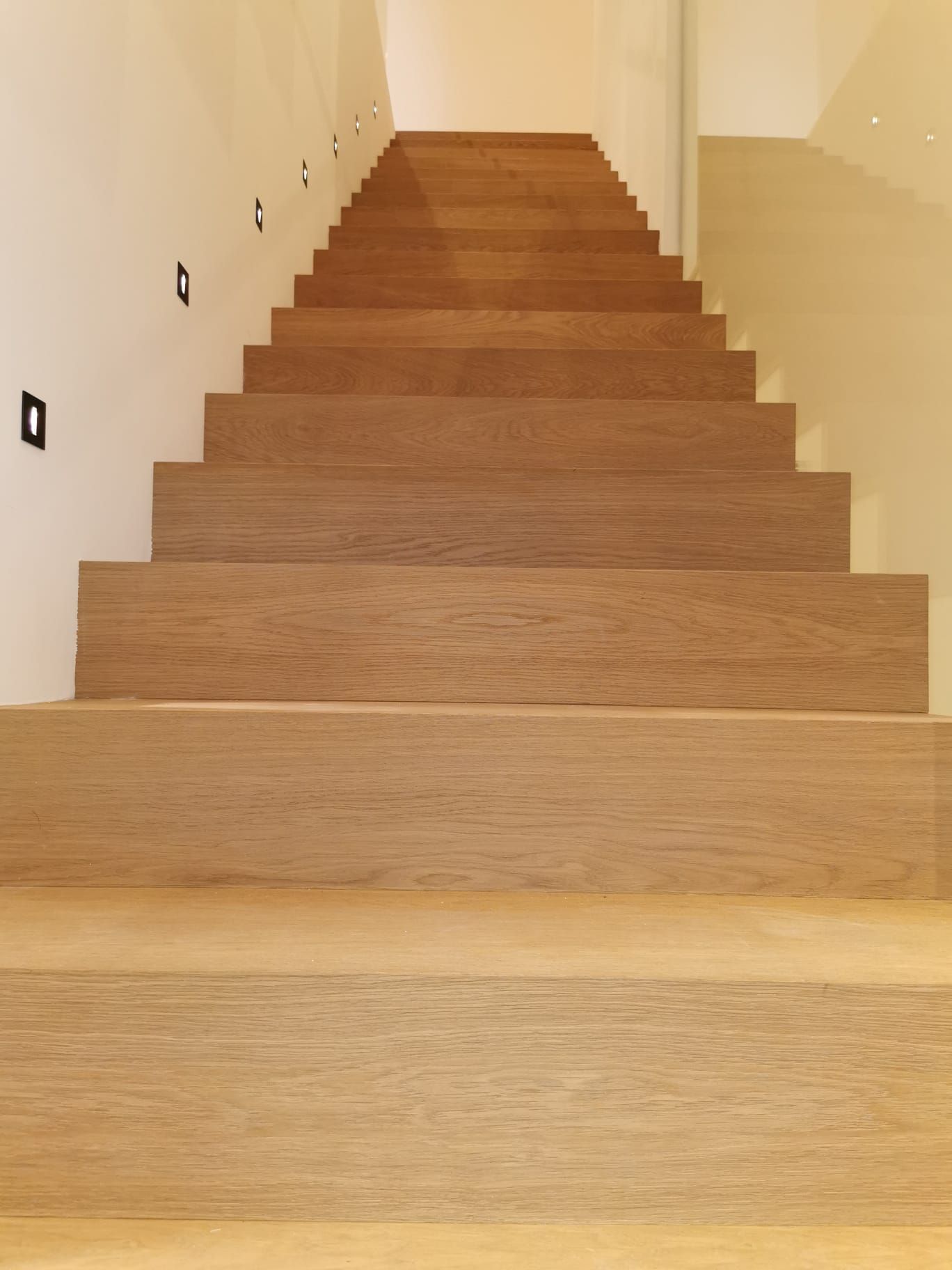 PRDG - Genève - ponçage - pose - terrasse - ARTI'PRO- parquet - revêtement de sol - escalier - nez de marche - massif - rénovation - carrelage - moquette - neuf - PVC - vente - teinte