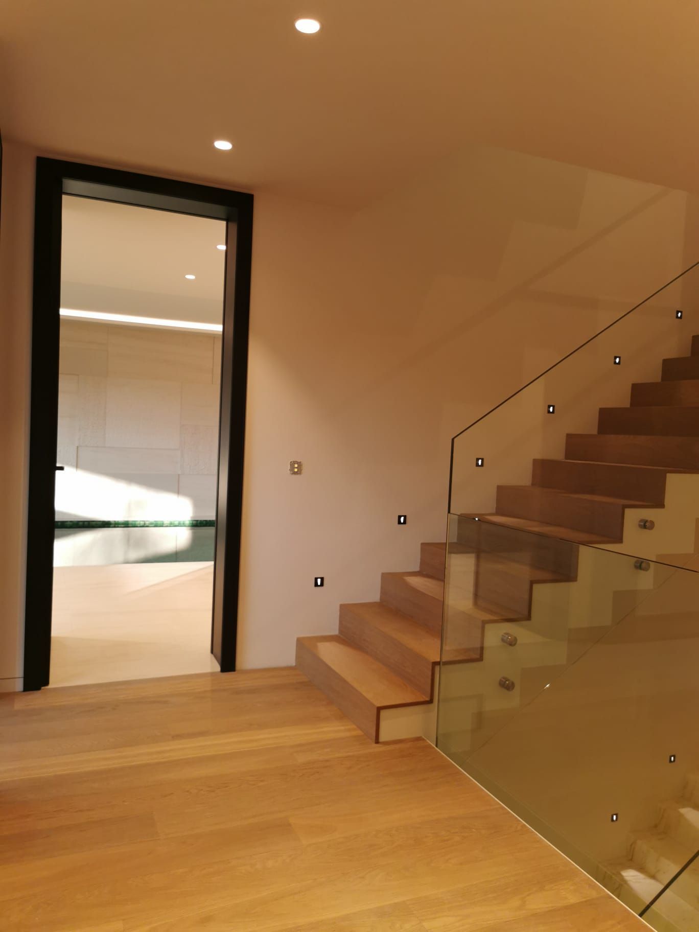 PRDG - Genève - ponçage - pose - terrasse - ARTI'PRO- parquet - revêtement de sol - escalier - nez de marche - massif - rénovation - carrelage - moquette - neuf - PVC - vente - teinte