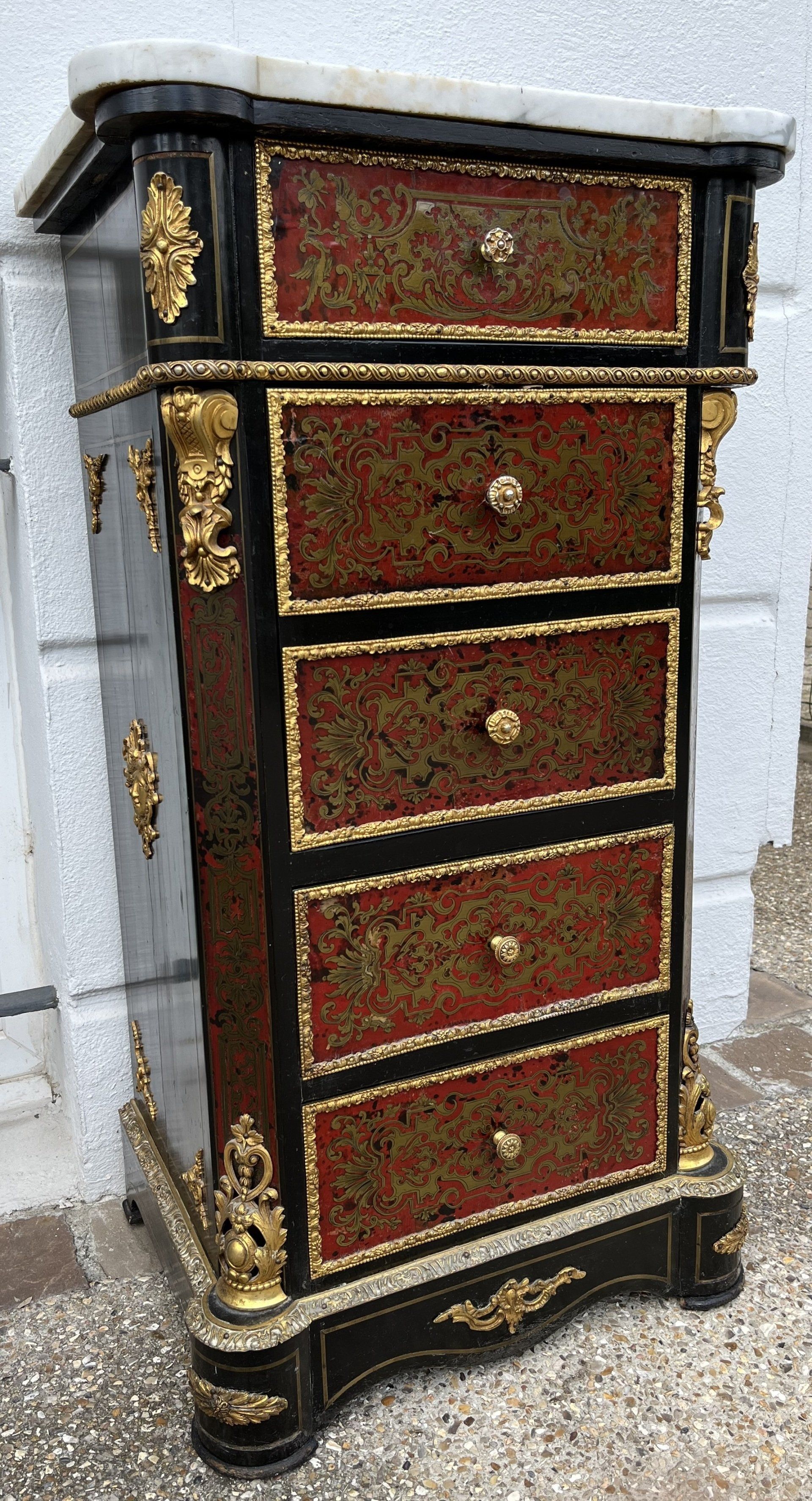 Mobilier Napoléon III, Marqueterie de laiton
