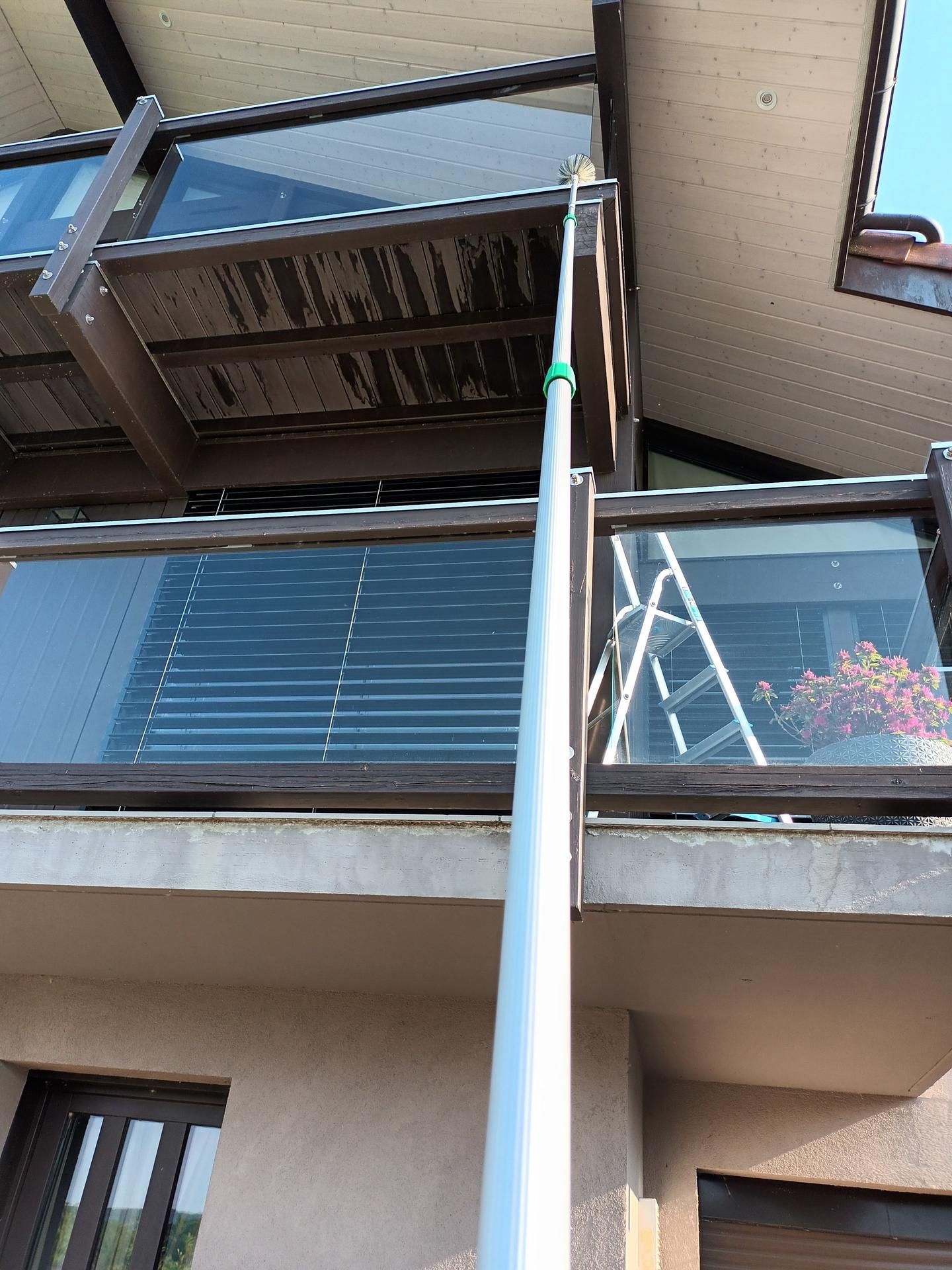 Lavage de rambarde en verre