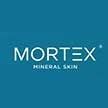 El logotipo de Mortex Mineral Skin está sobre un fondo azul.