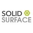Es un logotipo para una empresa llamada solid surface.