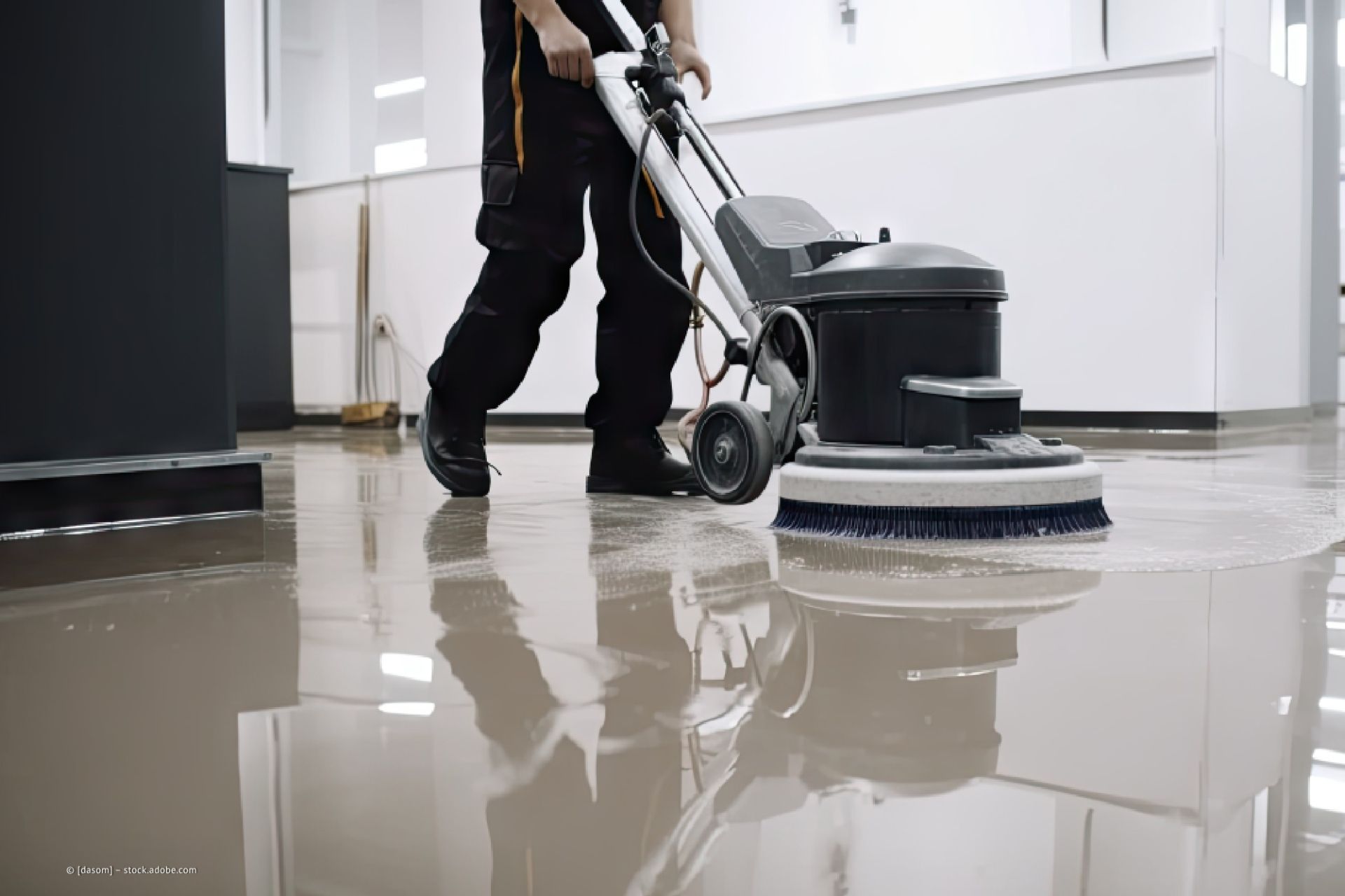 Boden wird professionell gereinigt