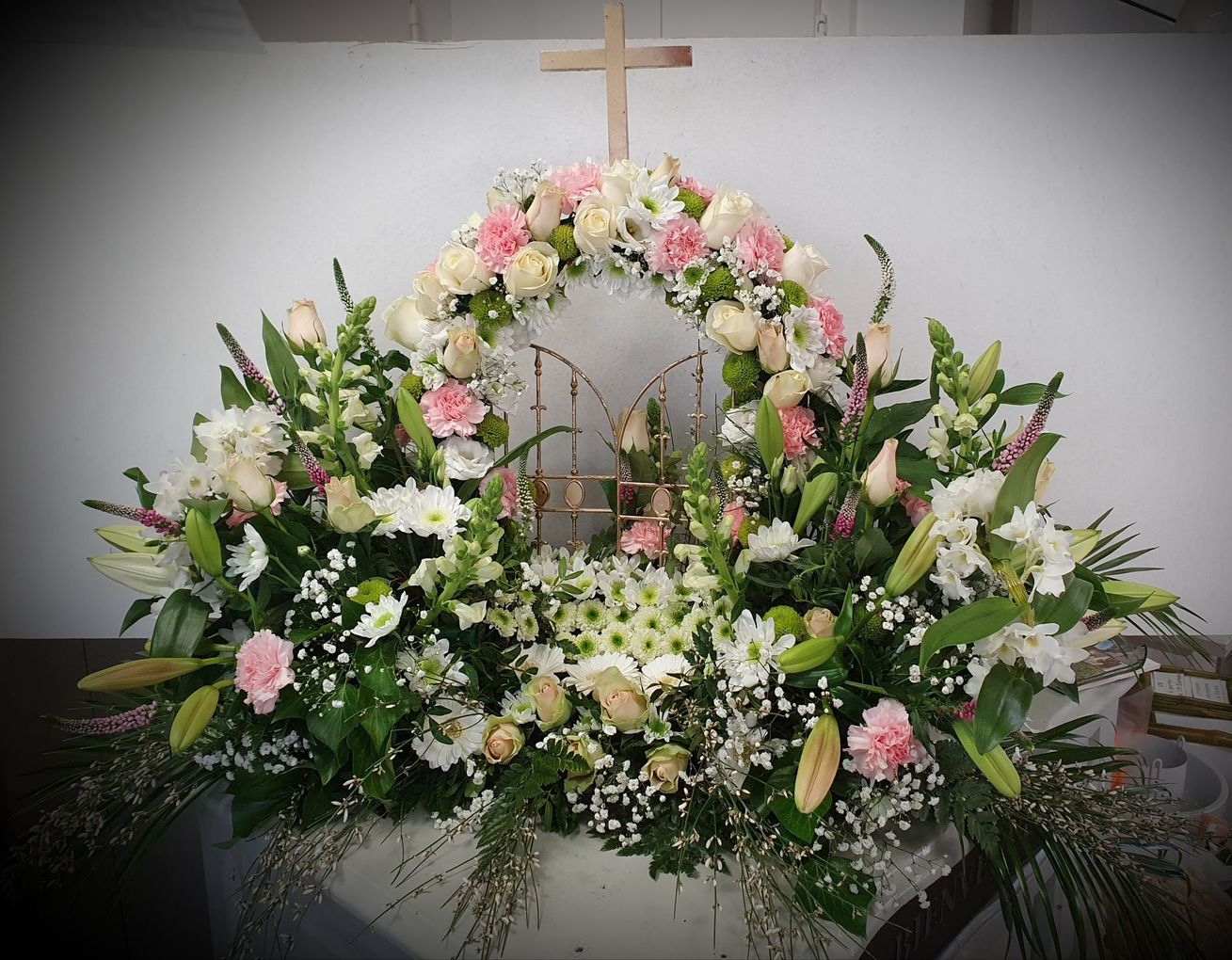 Courronne de fleurs et compositions florales pour enterrement