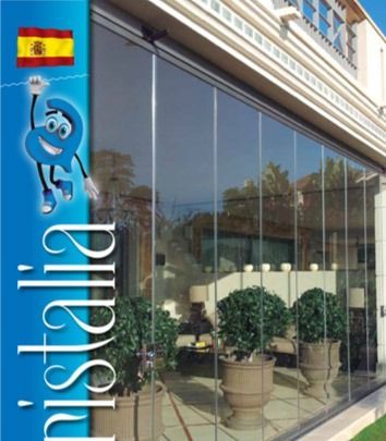 Un edificio con un cartel que dice Cristalia.