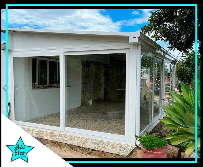 Una imagen de una casa con una estrella en ella.