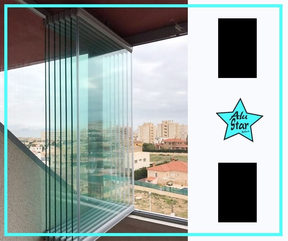 Una imagen de un balcón con un logotipo de estrella azul.