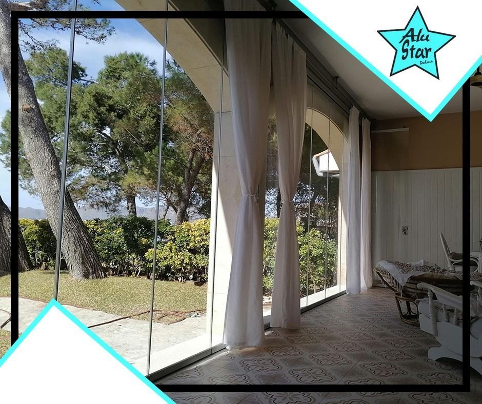 Una imagen de una habitación con una estrella.