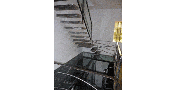 Forge et tradition à Bouc-Bel-Air - escalier maseil
