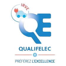 Un logo bleu avec une voiture et une prise dessus.