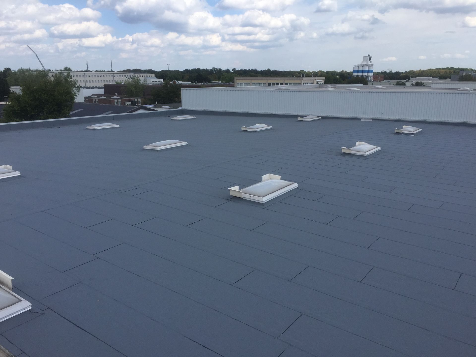 Fertiggestelltes Flachdach