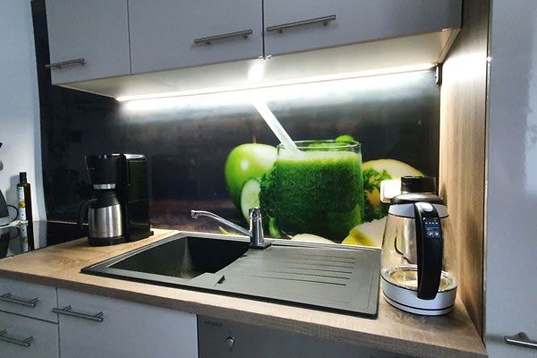 Hohmuth Werbetechnik Küchenwand Glas