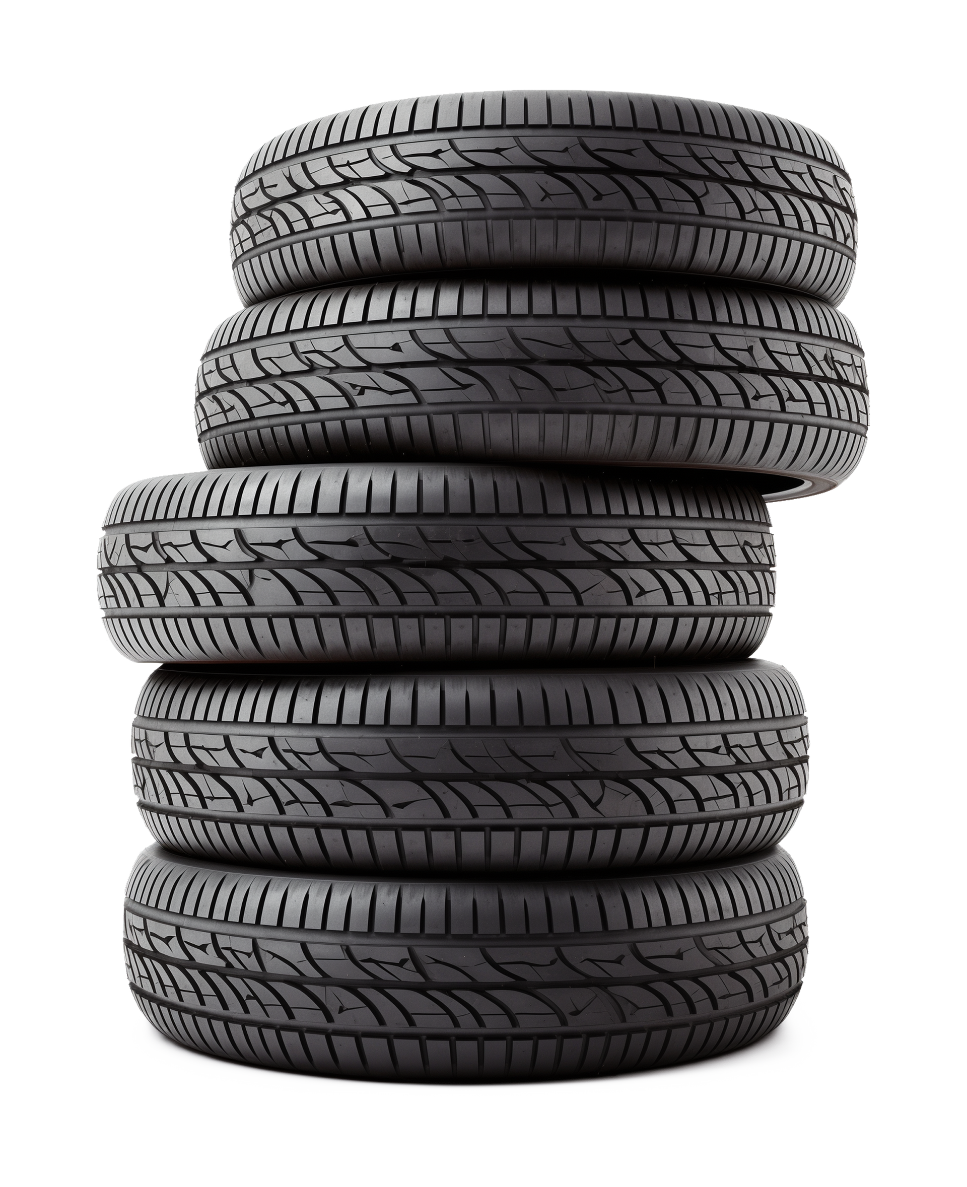 Une pile verticale de cinq pneus de voiture noirs, isolée sur un fond blanc.