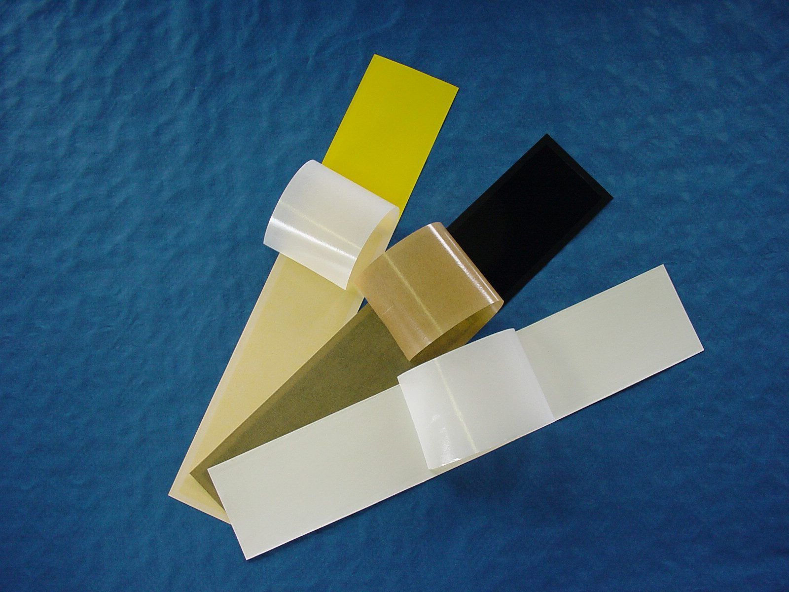 Klebefolien in schwarz, gelb und weiß