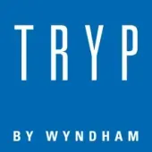 Het TRYP by Wyndham-logo in witte tekst op een blauwe achtergrond.