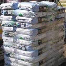 Gestapelte Säcke mit Dünger