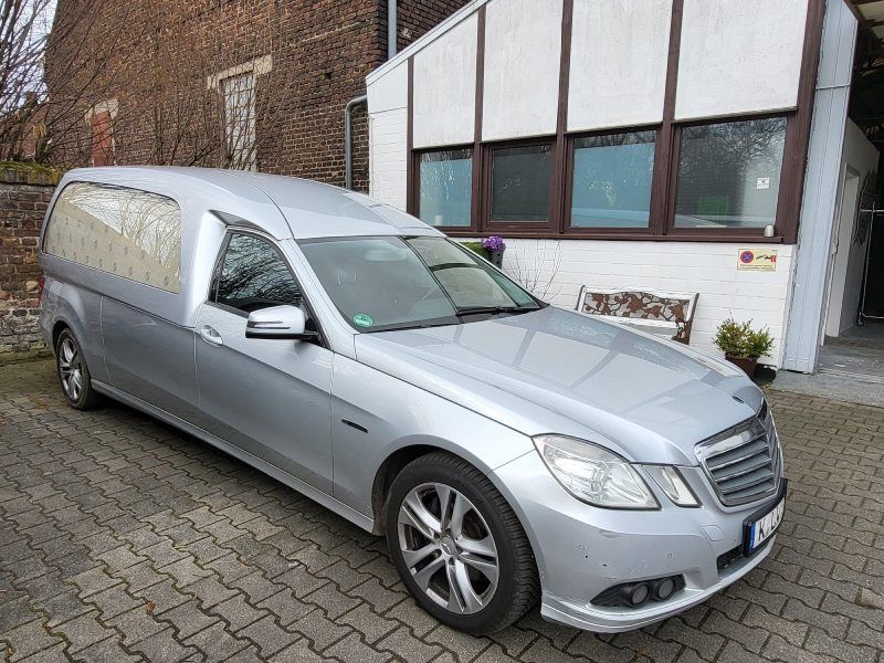 Mercedes-Benz Bestattungstransporter