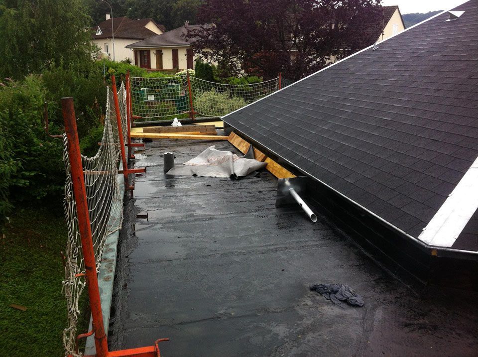 Fin de chantier d'étanchéification d'une toiture