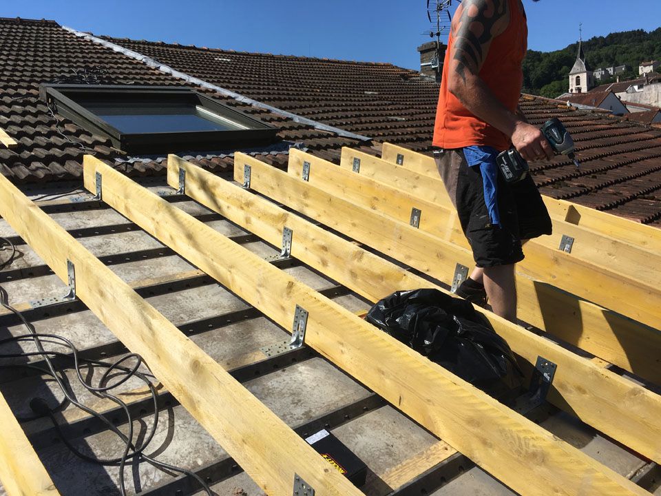 Préparation du contre chevronnage extérieur d'une charpente