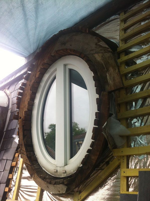 Fenêtre de toit en O sur une mansarde