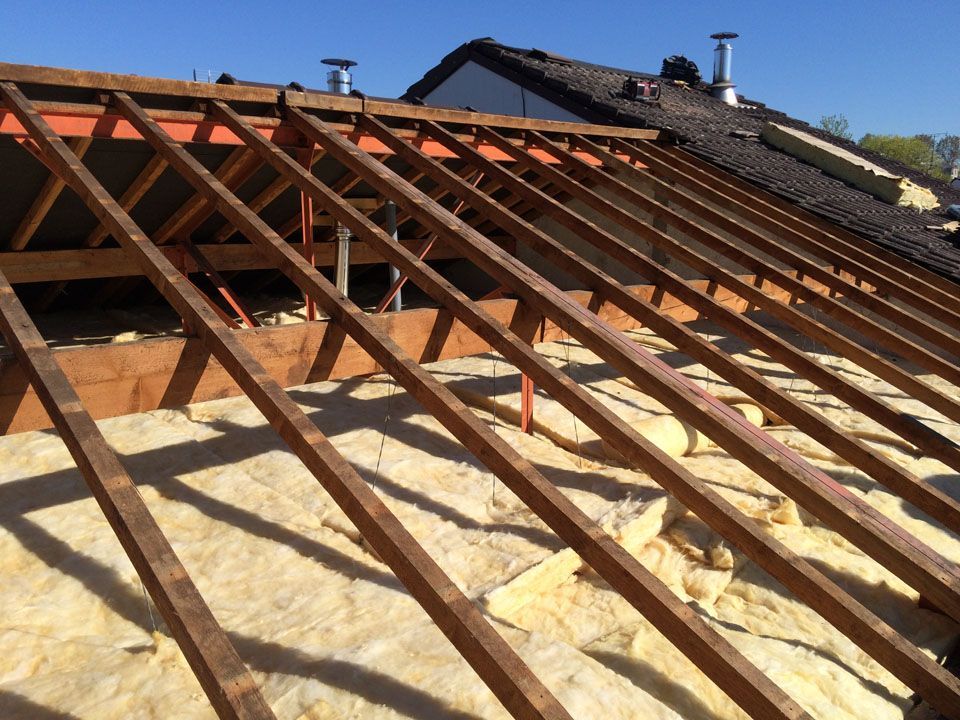 Isolation de combles avec de la laine de verre