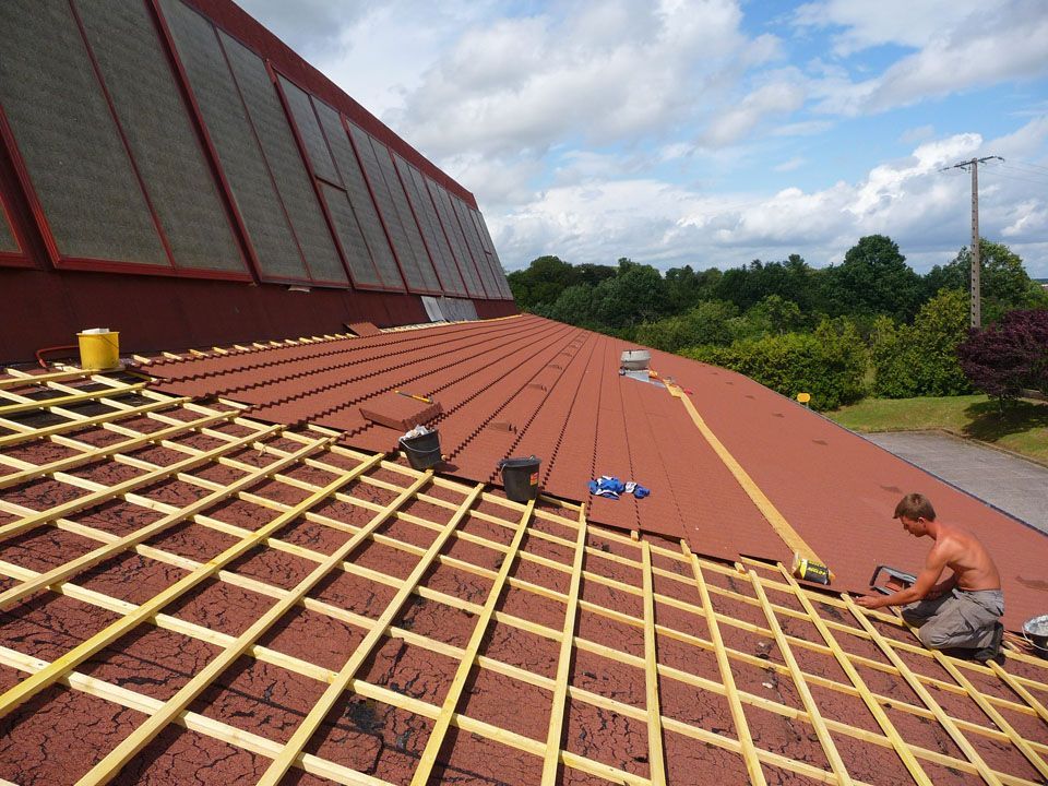 Préparation d'une toiture pour un complexe sportif