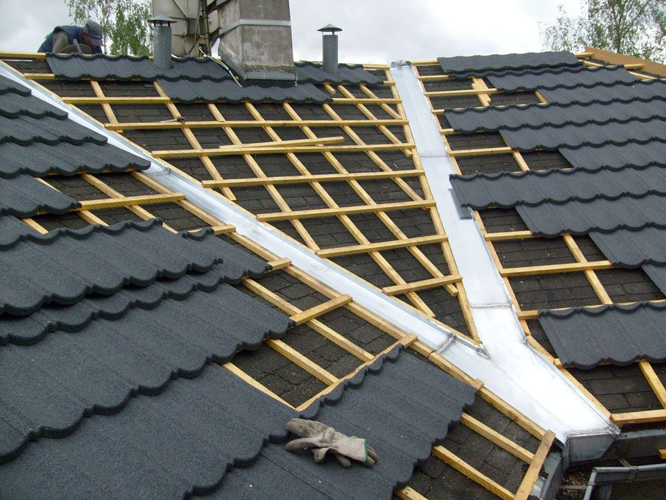 Pose de polytuile sur le contre chevronnage