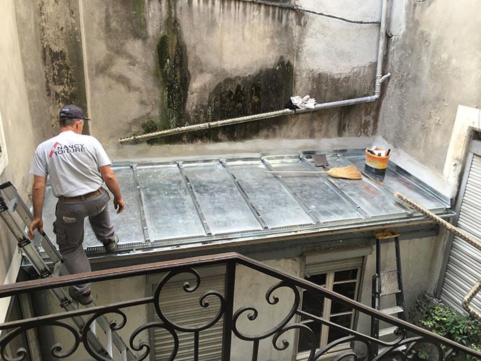 Toiture en zinc sur une extension de maison