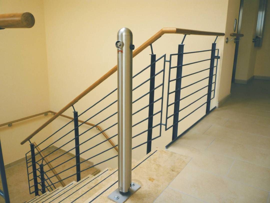 langes Treppengeländer