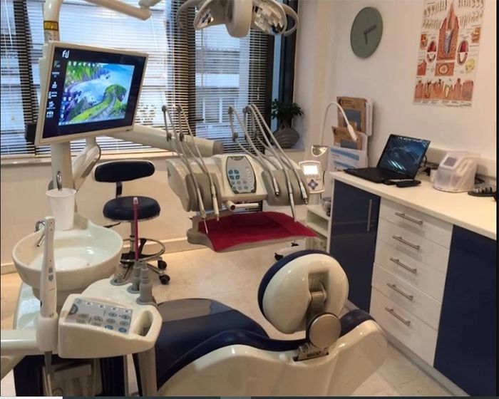 Χειρουργός Οδοντίατρος - Προσθετική Εμφυτευμάτων - Αισθητική Οδοντιατρική Γκαλίτσιου Βάγια