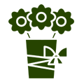 Un ramo de flores en un jarrón verde con un lazo.