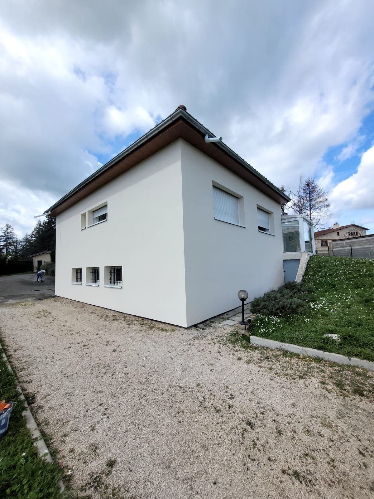 Façade maison avec vue d'angle