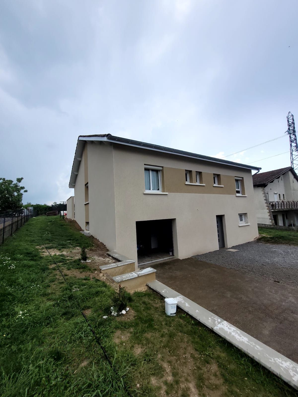 Façade d'une maison bicolore