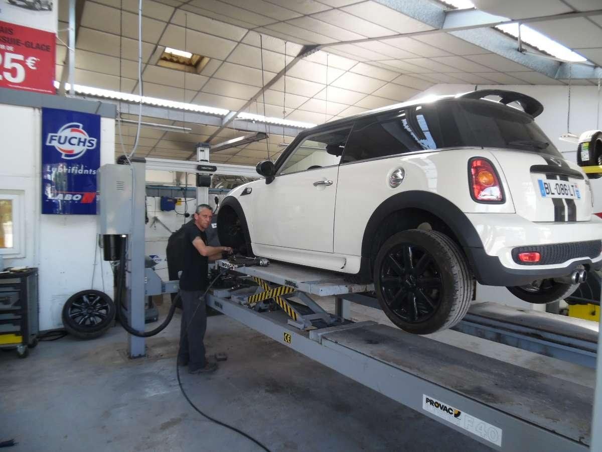 Réparation d'un véhicule Garage Husson à Tonnerre