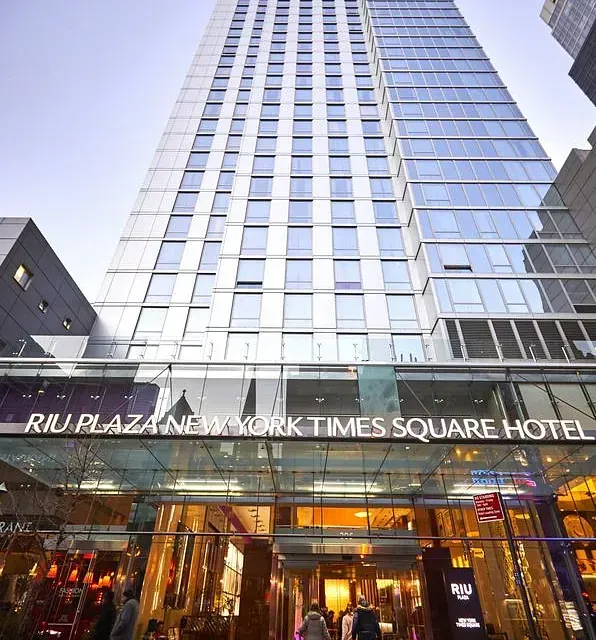 Mirando hacia el hotel Riu Plaza New York Times Square
