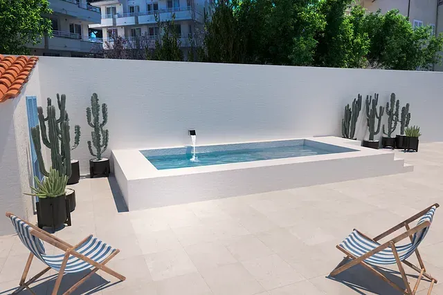 Una gran piscina con una fuente en el medio.