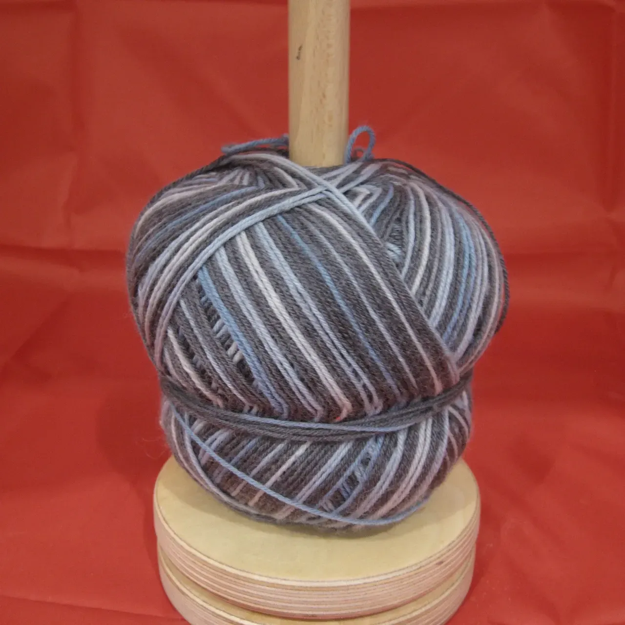 Wollabwickler, der von Schreinerei und Drechslerei Steffen Moshammer gefertigt wurde