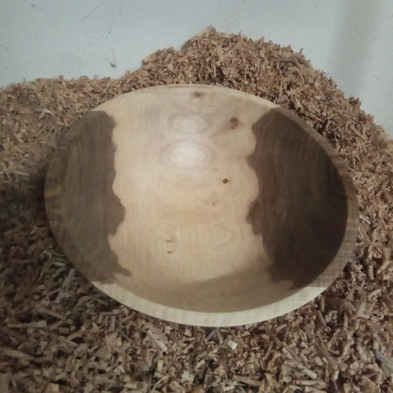 Holzschale, die von Schreinerei und Drechslerei Steffen Moshammer gefertigt wurde