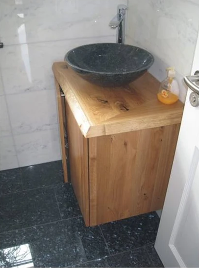 Schrank, der von Schreinerei und Drechslerei Steffen Moshammer gefertigt wurde