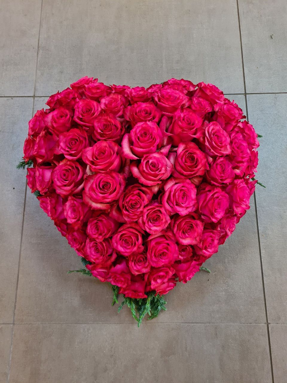 Herz aus pinkfarbene Rosen