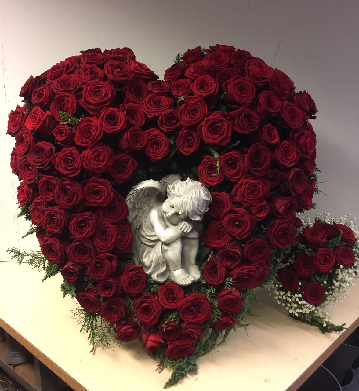 Herz aus roten Rosen