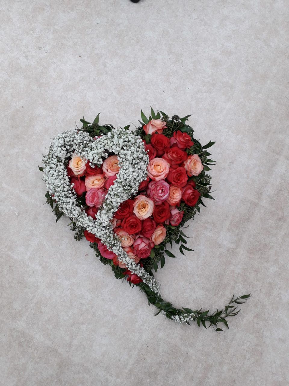 Herz aus roten Rosen