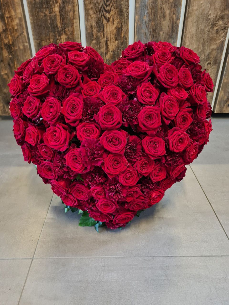 Herz aus roten Rosen