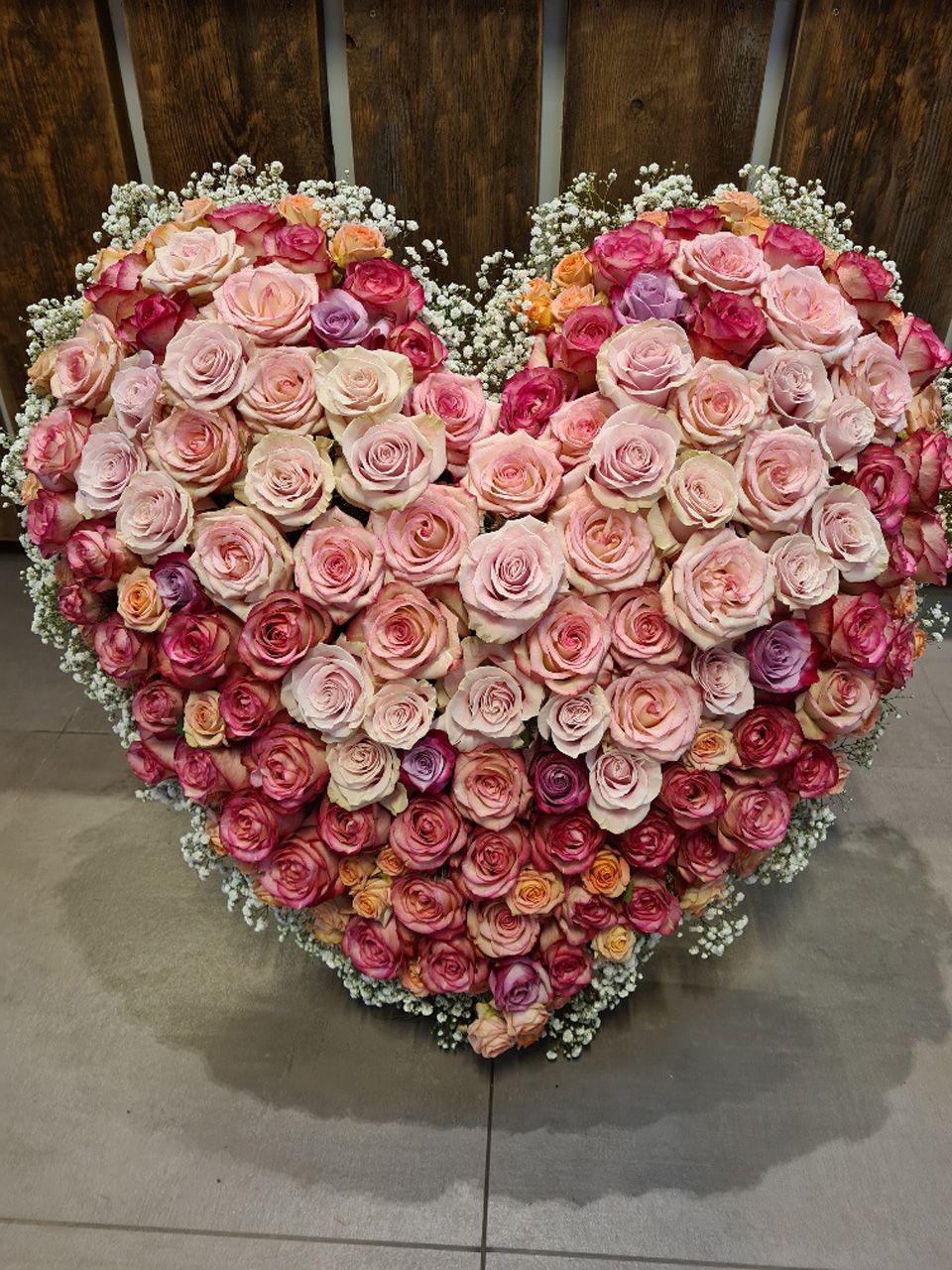 Herz aus Rosen pinkfarbene Blumen